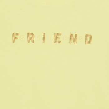 تيشيرت بأكمام قصيرة مطبوع عليه كلمات، باللون الأصفر للأولاد